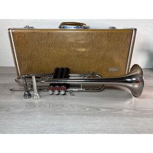 Reynolds Ranger Bb Trumpet Silver Made in USA with Yamaha Case and‎ Mouthpieces
